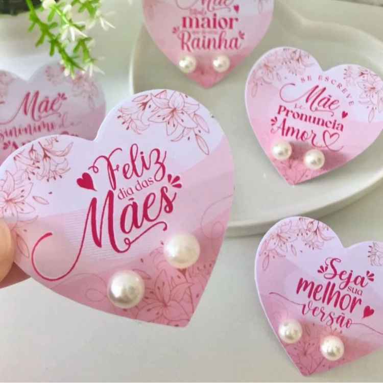 coração de papel com brinco pérola, personalizado para o dia das mães