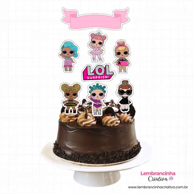 bolo de chocolate com topo de bolo lol