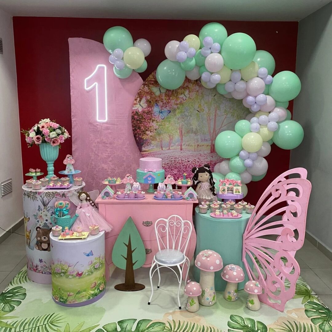 Festa infantil 1 ano com decoração jardim encantado